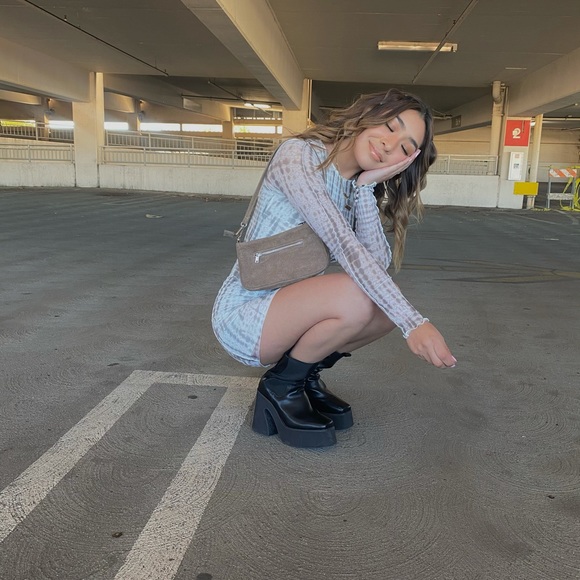 Meet your Posher, Naomi - Picture 1 of 1